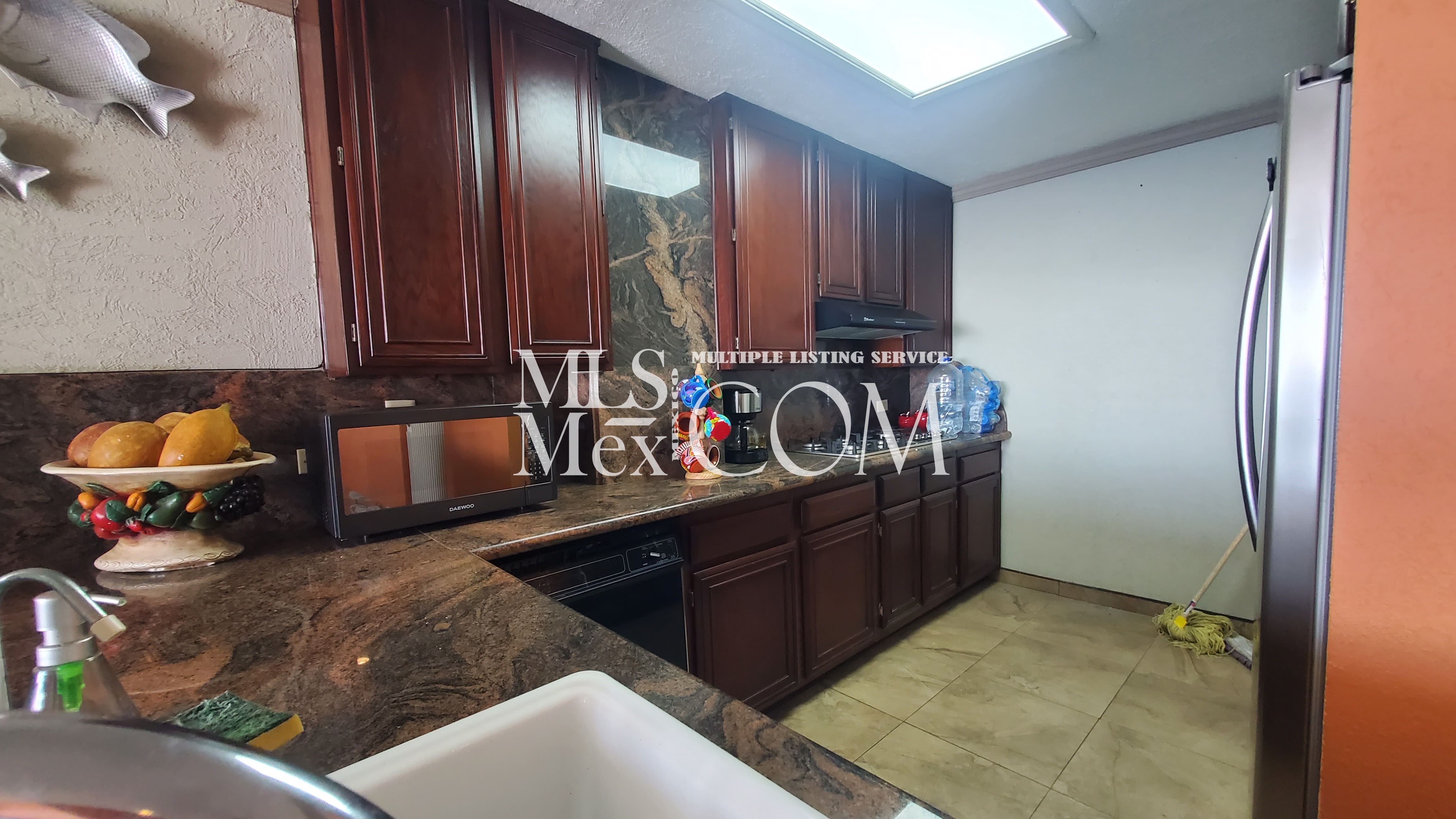 Corona del Mar Calle Acantilado Rocamar 10-102 Rosarito