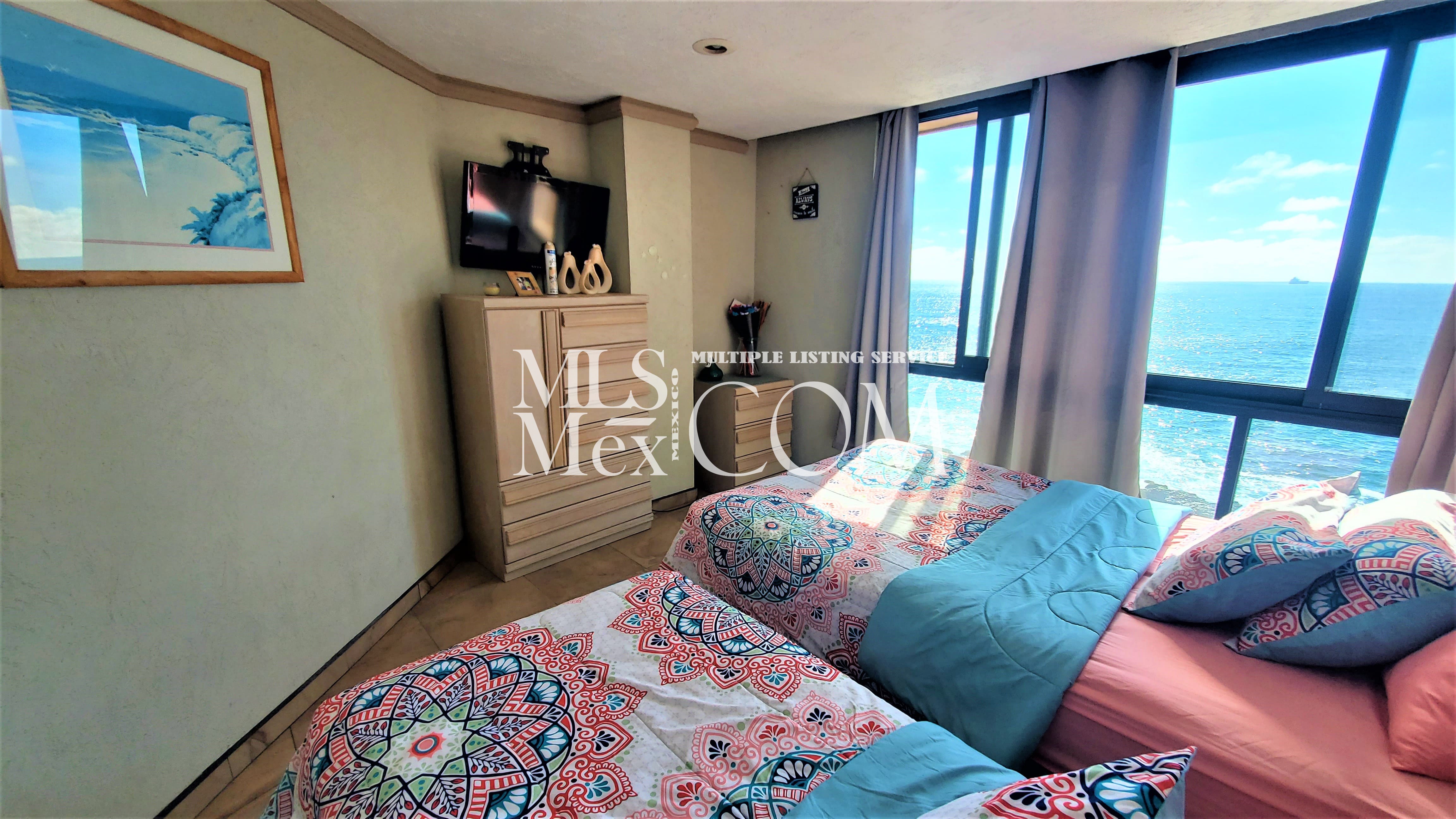 Corona del Mar Calle Acantilado Rocamar 10-102 Rosarito