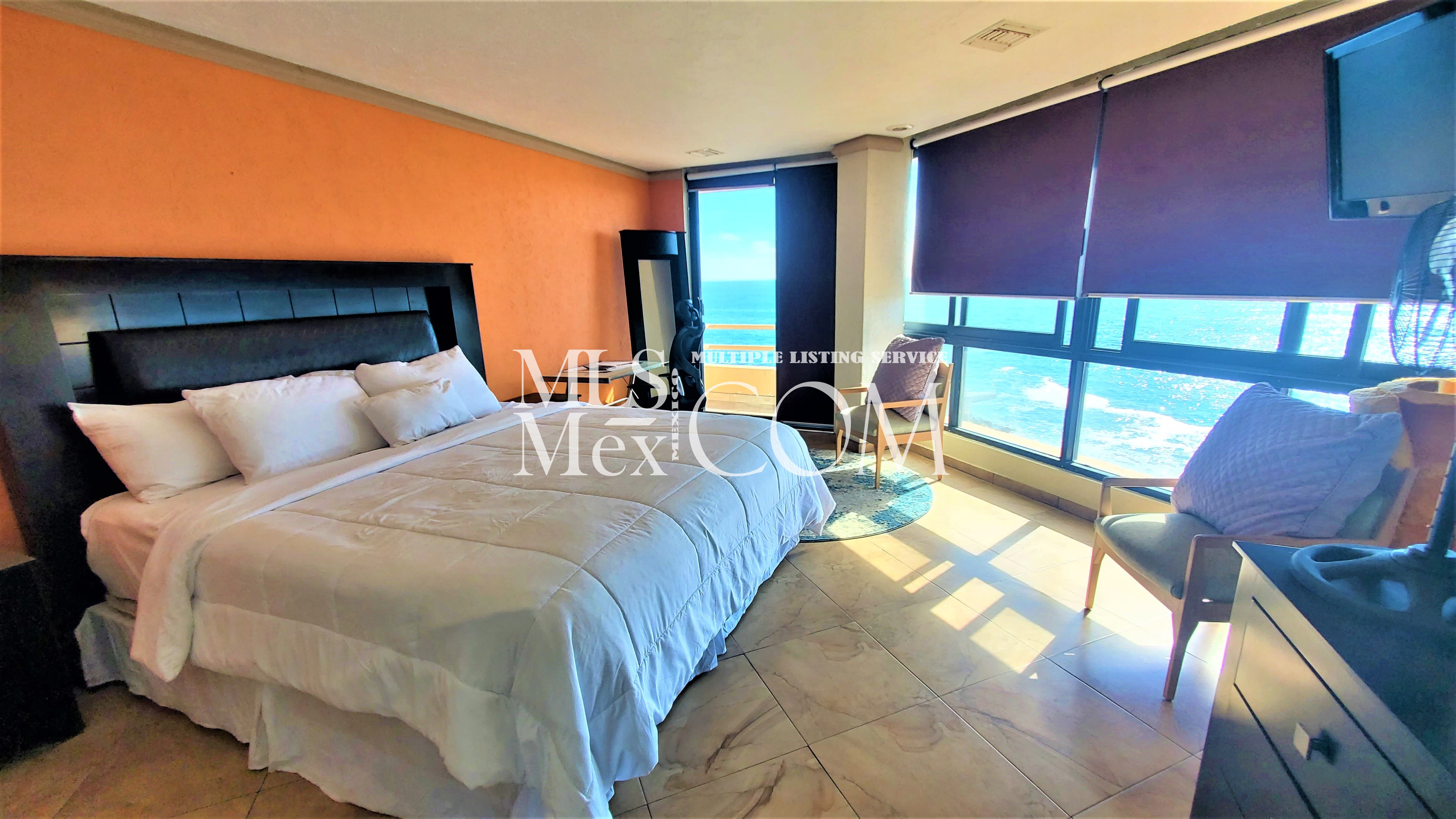 Corona del Mar Calle Acantilado Rocamar 10-102 Rosarito